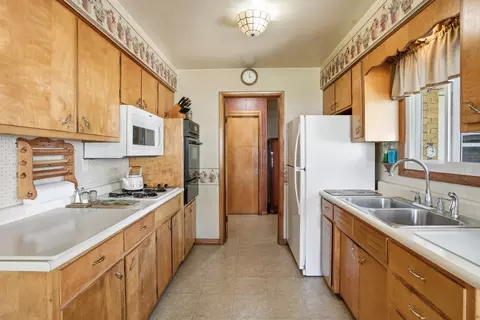 631 Pasadena Ave, Beecher, IL 60401 photo 3