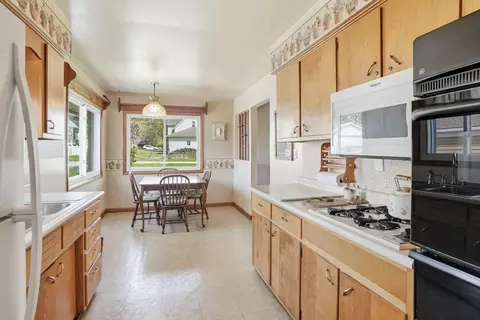 631 Pasadena Ave, Beecher, IL 60401 photo 4