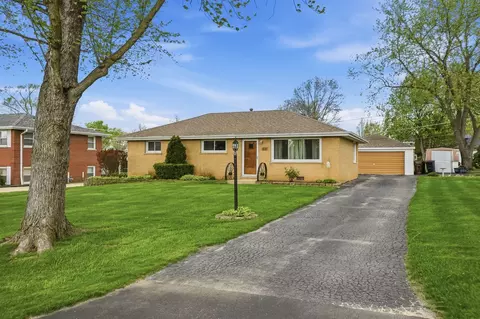631 Pasadena Ave, Beecher, IL 60401