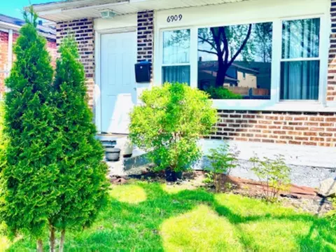 6909 S Ada St, Chicago, IL 60636