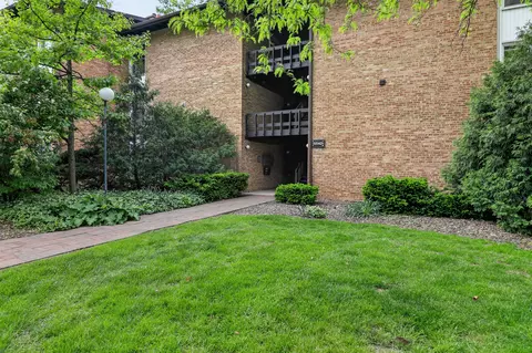 5542 E Lake Dr #74E, Lisle, IL 60532