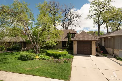 829 Sylviawood Ave, Park Ridge, IL 60068