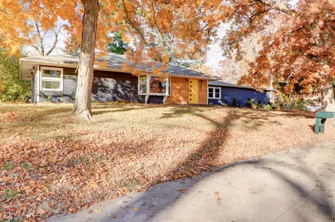501 Woodland Dr, Clinton, IA 52732