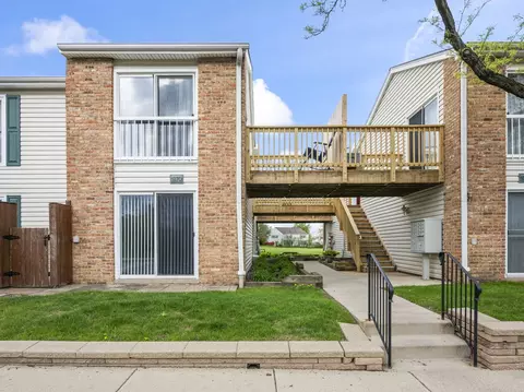 1870 Huntington Blvd #A, Hoffman Estates, IL 60169