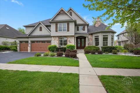4 N734 Blue Lake Cir, Saint Charles, IL 60175