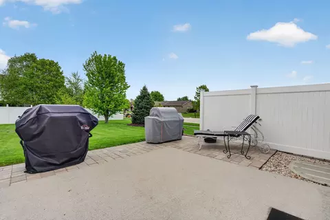 Exterior - 300 Arrowhead Dr, Minooka, IL 60447 photo 12 of 15