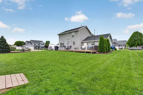 Exterior - 300 Arrowhead Dr, Minooka, IL 60447 photo 6 of 15
