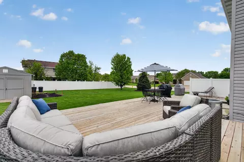Exterior - 300 Arrowhead Dr, Minooka, IL 60447 photo 8 of 15