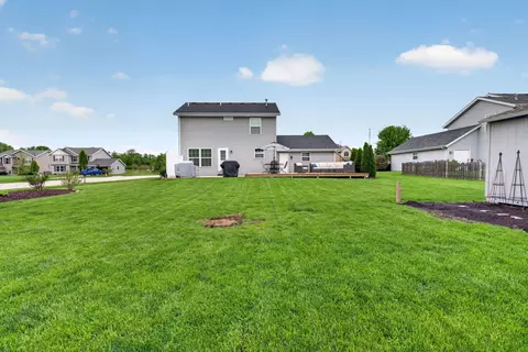 Exterior - 300 Arrowhead Dr, Minooka, IL 60447 photo 5 of 15