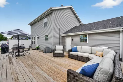 Exterior - 300 Arrowhead Dr, Minooka, IL 60447 photo 11 of 15
