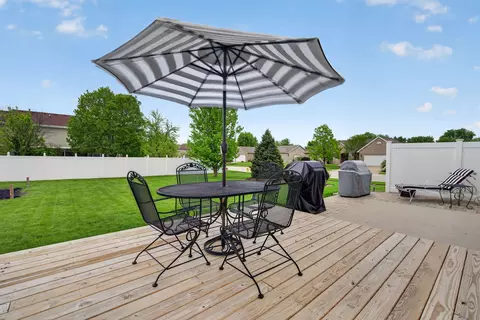 Exterior - 300 Arrowhead Dr, Minooka, IL 60447 photo 9 of 15