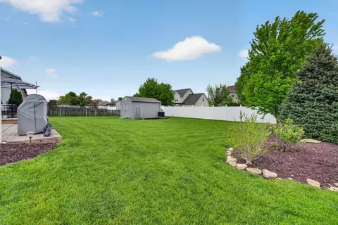 Exterior - 300 Arrowhead Dr, Minooka, IL 60447 photo 3 of 15