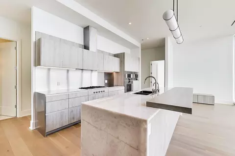 Kitchen - 363 E Wacker Dr #7301, Chicago, IL 60601 photo 3 of 4