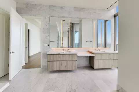 Bath - 363 E Wacker Dr #7301, Chicago, IL 60601 photo 1 of 3