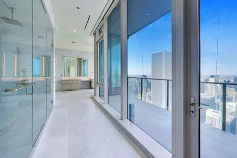 Bath - 363 E Wacker Dr #7301, Chicago, IL 60601 photo 3 of 3