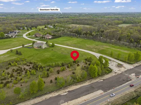 8032 Shadow Creek Ln, Yorkville, IL 60560