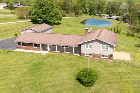 1040 Skyline Dr, Cobden, IL 62920