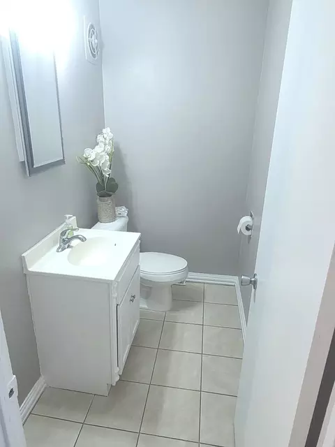 Bath - 2129 Ash St #G, Des Plaines, IL 60018 photo 3 of 3