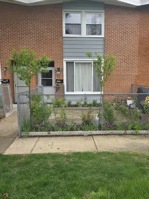 2129 Ash St #G, Des Plaines, IL 60018