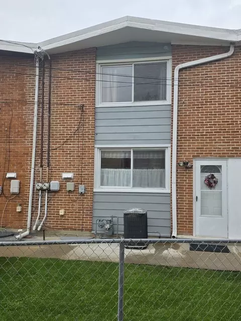 Exterior - 2129 Ash St #G, Des Plaines, IL 60018 photo 2 of 2