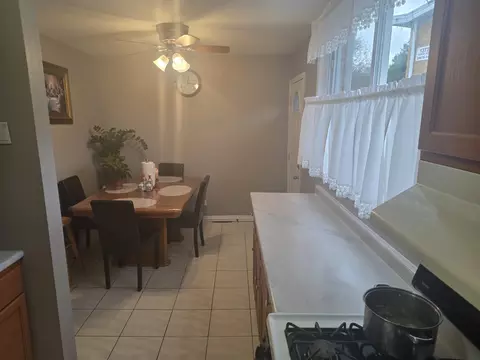 Kitchen - 2129 Ash St #G, Des Plaines, IL 60018 photo 2 of 2