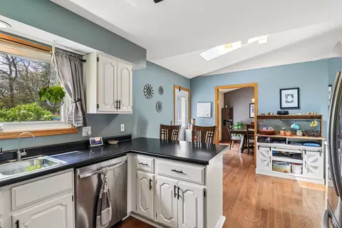 Kitchen - 1011 Ridgewood Ave, Mchenry, IL 60050 photo 3 of 4