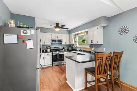 Kitchen - 1011 Ridgewood Ave, Mchenry, IL 60050 photo 1 of 4