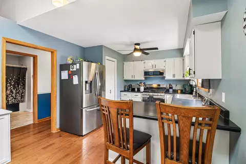 Kitchen - 1011 Ridgewood Ave, Mchenry, IL 60050 photo 2 of 4