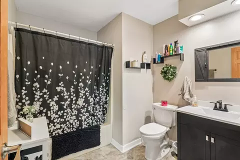 Bath - 1011 Ridgewood Ave, Mchenry, IL 60050 photo 3 of 5
