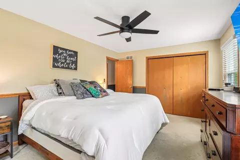 Bedroom - 1011 Ridgewood Ave, Mchenry, IL 60050 photo 2 of 10