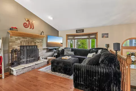 Living - 1011 Ridgewood Ave, Mchenry, IL 60050 photo 2 of 2