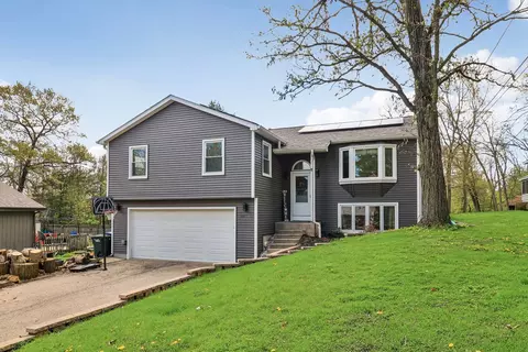 Exterior - 1011 Ridgewood Ave, Mchenry, IL 60050 photo 2 of 5