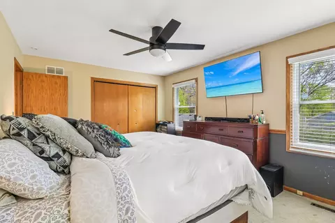 Bedroom - 1011 Ridgewood Ave, Mchenry, IL 60050 photo 3 of 10