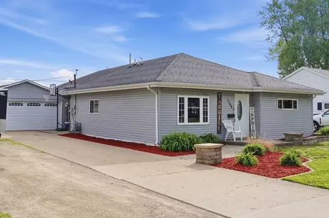 1108 Harvey Dr, Sterling, IL 61081