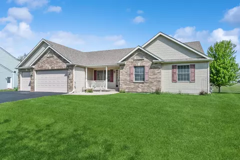 1305 W Northwind Dr, Sandwich, IL 60548