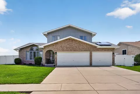 702 Longwood Ct, Minooka, IL 60447