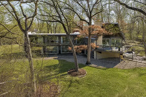 431 Maplewood Dr, Barrington, IL 60010