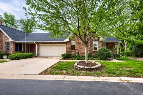 202 Stone Manor Cir, Batavia, IL 60510