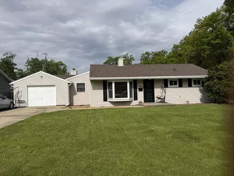 1 Cottonwood St, Bloomington, IL 61701
