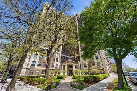 5555 S Everett Ave #9-D, Chicago, IL 60637