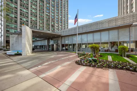 3600 N Lake Shore Dr #1608, Chicago, IL 60613