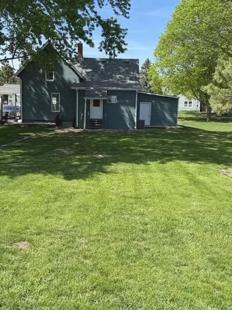 Exterior - 209 E Farnham St, Sheffield, IL 61361 photo 1 of 1