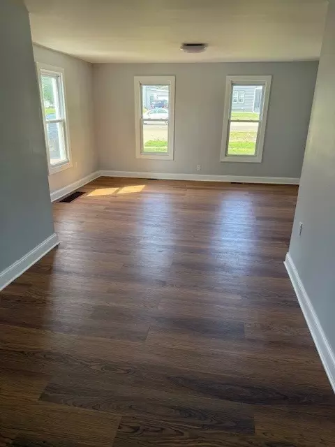 Living - 209 E Farnham St, Sheffield, IL 61361 photo 1 of 2