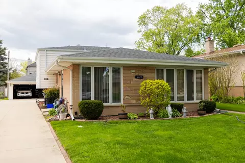 Exterior - 2124 Westview Dr, Des Plaines, IL 60018 photo 3 of 10