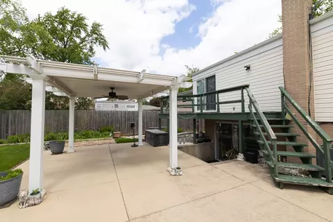 Exterior - 2124 Westview Dr, Des Plaines, IL 60018 photo 4 of 10