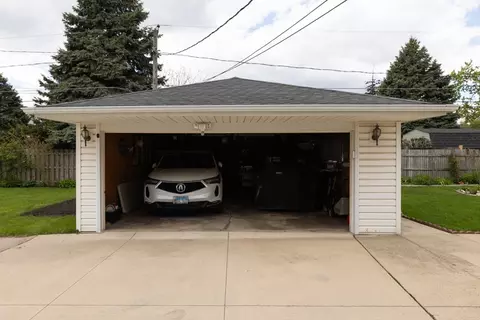 Exterior - 2124 Westview Dr, Des Plaines, IL 60018 photo 9 of 10