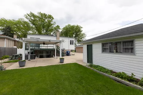 Exterior - 2124 Westview Dr, Des Plaines, IL 60018 photo 6 of 10