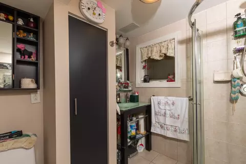 Bath - 2124 Westview Dr, Des Plaines, IL 60018 photo 1 of 2