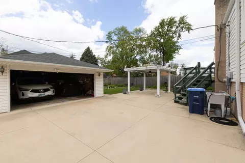 Exterior - 2124 Westview Dr, Des Plaines, IL 60018 photo 10 of 10