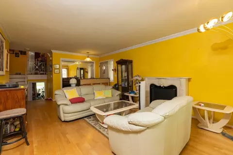 Living - 2124 Westview Dr, Des Plaines, IL 60018 photo 1 of 2